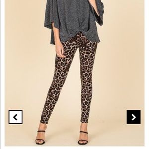 Raw Edge leopard leggings